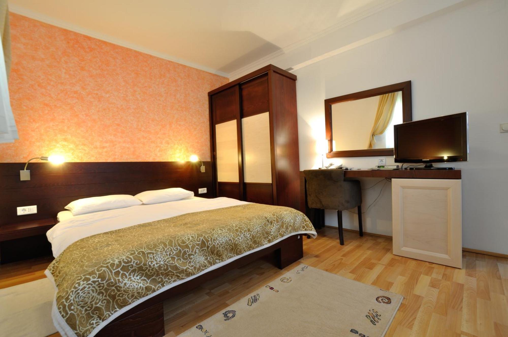 Vila Duric - Ex Hotel Duric Petrovac Екстериор снимка