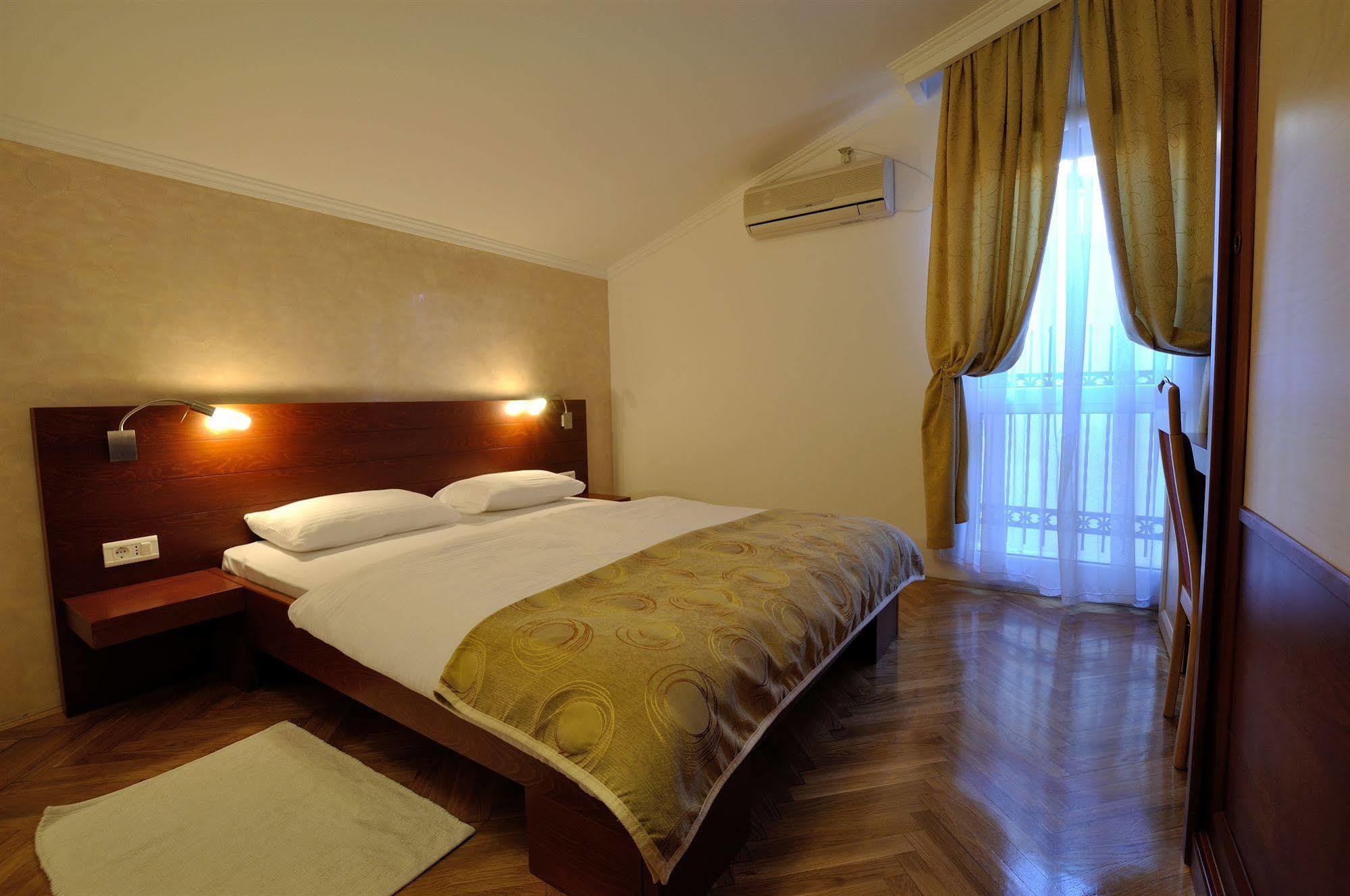 Vila Duric - Ex Hotel Duric Petrovac Екстериор снимка
